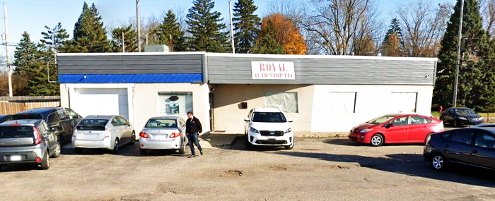 H Salt Fish & Chips (H. Salt Esq. Fish & Chips) - Lansing - 5751 S Cedar St (newer photo)